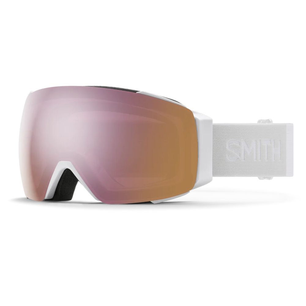 Front view of the Smith I/O MAG Low Bridge Fit Goggles featuring modified low-bridge face foam contours, a spherical Carbonic-x ChromaPop lens, integrated magnetic MAG retention levers, triple-layer DriWix face foam, and a silicone-backed QuickFit strap.