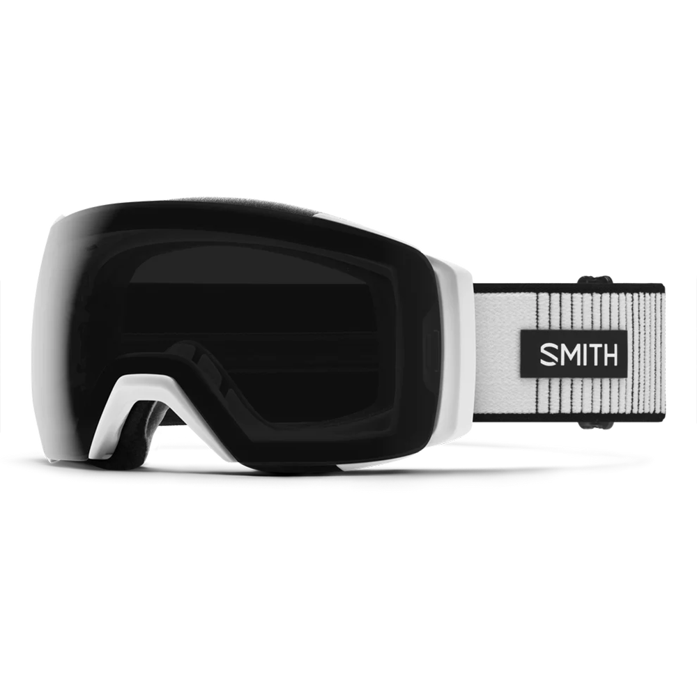 Front view of the Smith I/O MAG XL Low Bridge Fit Goggles featuring an oversized OTG-compatible frame, modified low-bridge face foam contours, spherical Carbonic-x ChromaPop lens, integrated magnetic MAG retention levers, and a silicone-backed QuickFit strap.