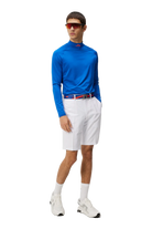 J.Lindeberg Men’s Somle Golf Shorts, golf clothing, men’s golf shorts, stylish golf shorts, modern fit golf shorts, comfortable golf shorts, stretchy golf shorts, performance golf wear, tailored golf shorts, golf apparel, Swiss Sports Haus, West Vancouver golf shop.