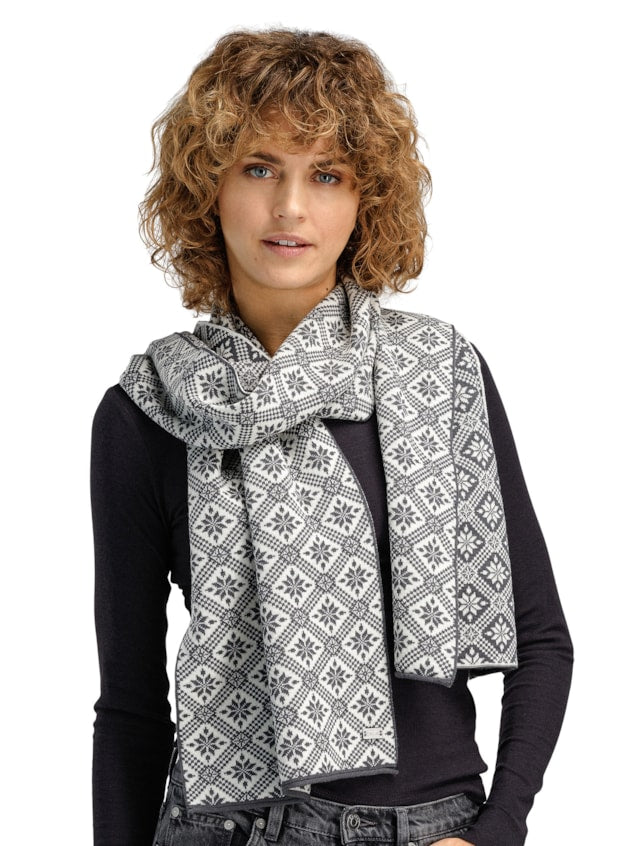 Dale of Norway Christiania Scarf in Offwhite Metalgrey featuring the classic Norwegian-inspired Christiania knit pattern.