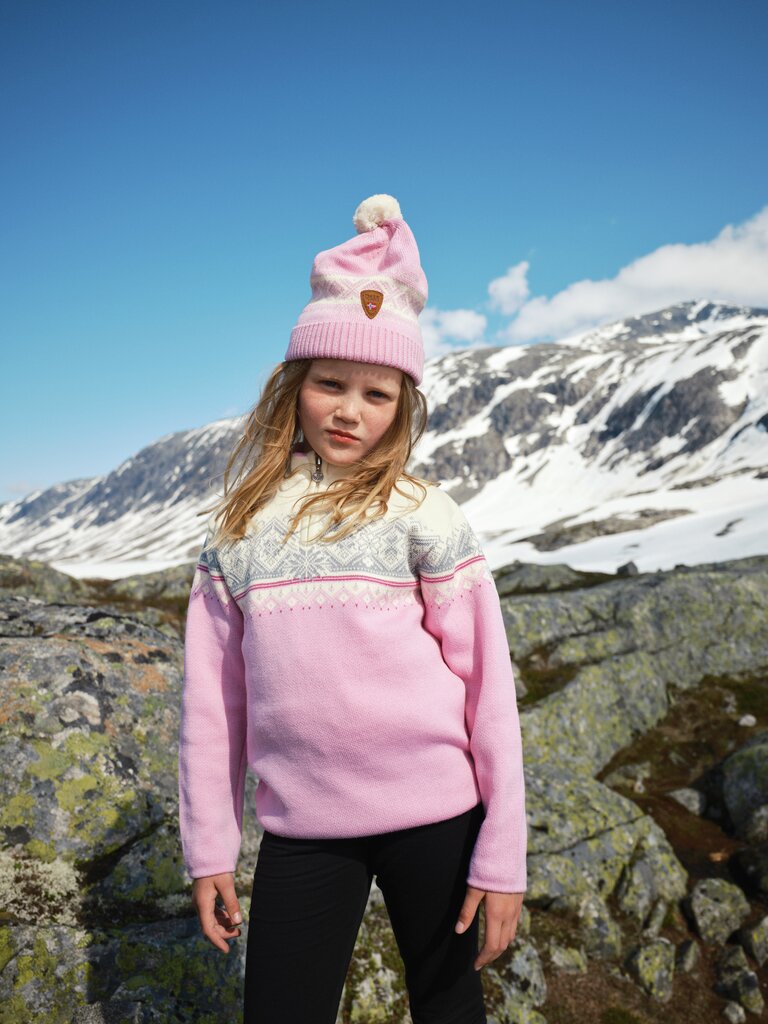 Dale of Norway Kids Moritz Sweater that is made from 100% skin-soft Zefir wool that offers natural odour resistance, anti-pilling properties, and will hold its shape and colour year after year.