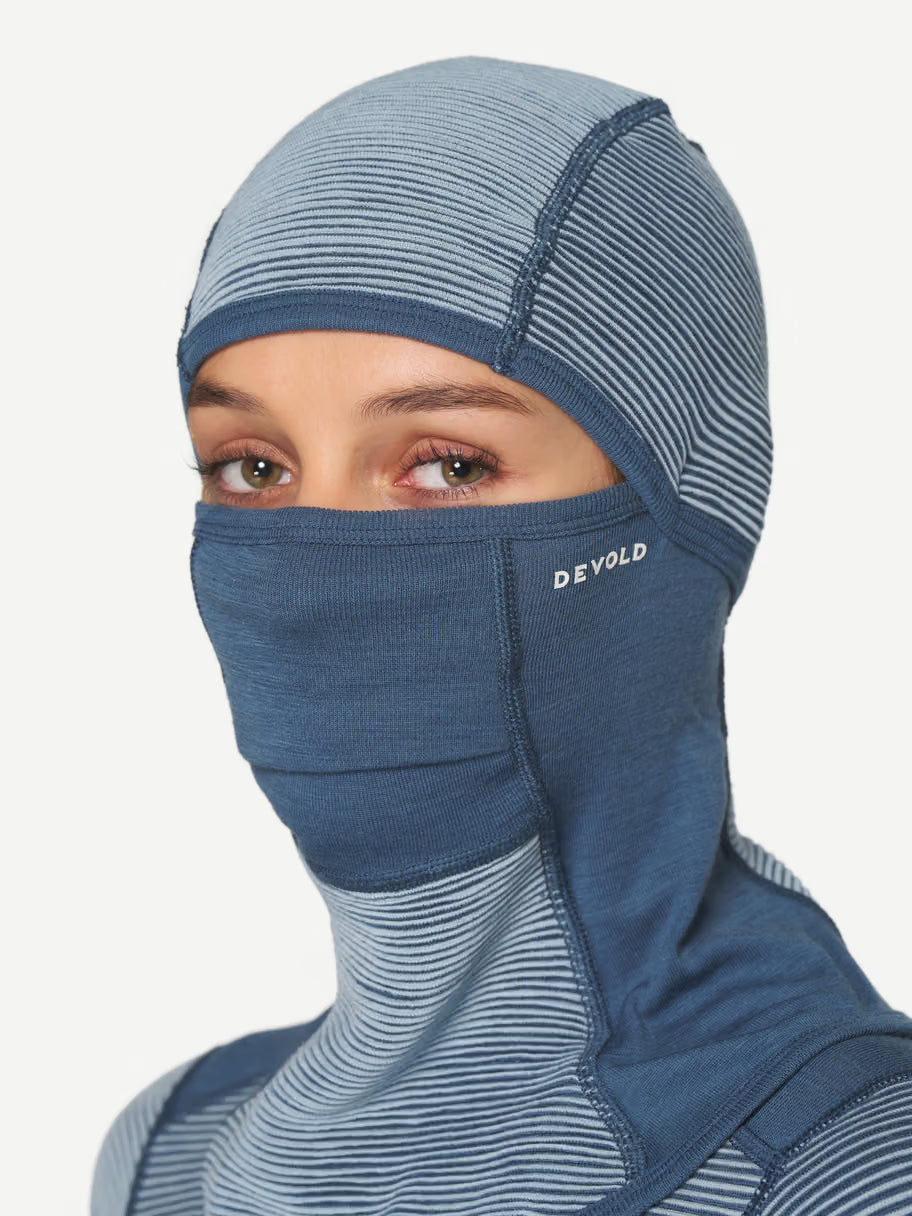 Devold Reverso Merino Balaclava with reversible breathable flat-knit and insulating 3D-knit merino wool construction.