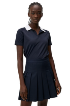 J.Lindeberg Women's Baily Seamless golf polo with breathable stretch performance fabric and seamless construction for golf wear