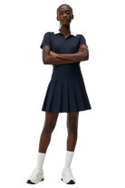 J.Lindeberg Women's Baily Seamless golf polo with breathable stretch performance fabric and seamless construction for golf wear