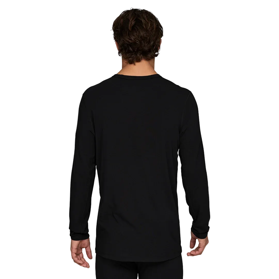 Rear view of the Le Bent Men’s Midweight Baselayer Crew featuring a blend of Merino wool and Bamboo Rayon knit fabric, long sleeves with thumb loops, flatlock stitching, and an ergonomic crew neck silhouette.