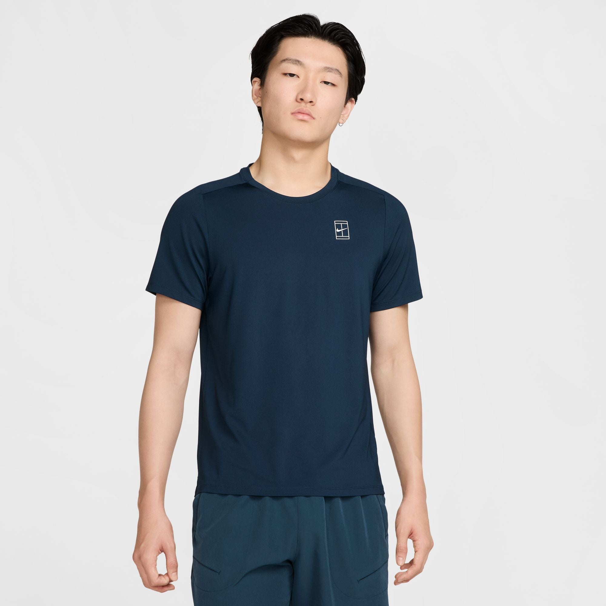 NikeCourt Men's Tennis Dri-FIT Advantage T-Shirt featuring sweat-wicking performance fabric, breathable comfort, athletic fit, and court-ready styling.