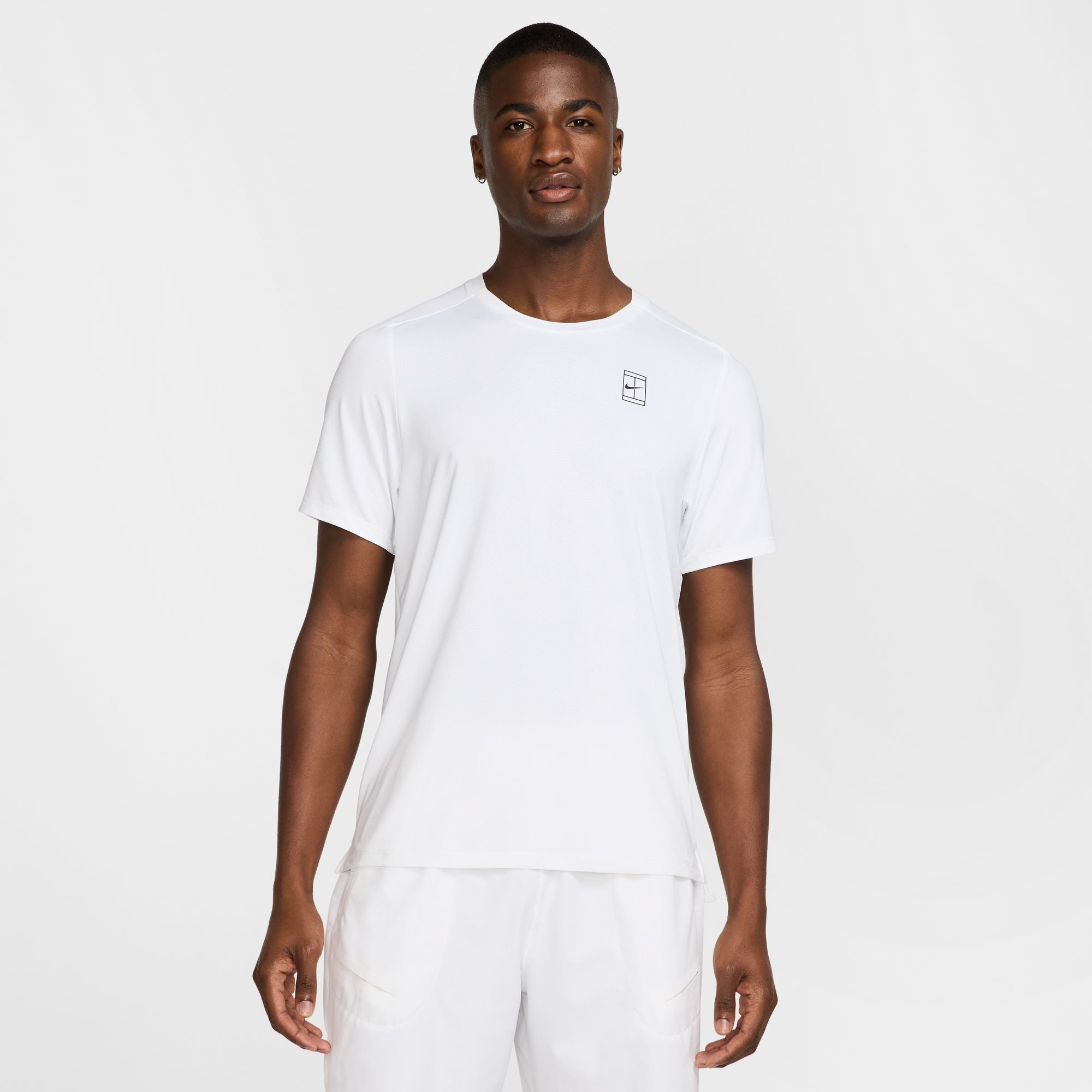 NikeCourt Men's Tennis Dri-FIT Advantage T-Shirt featuring sweat-wicking performance fabric, breathable comfort, athletic fit, and court-ready styling.