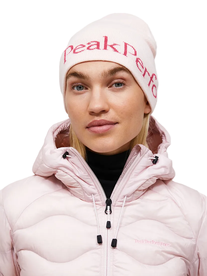 Front view of the Peak Performance Logo Hat featuring a soft double-layer knitted construction, fold-up cuff, stretch fit, and an embroidered front logo.