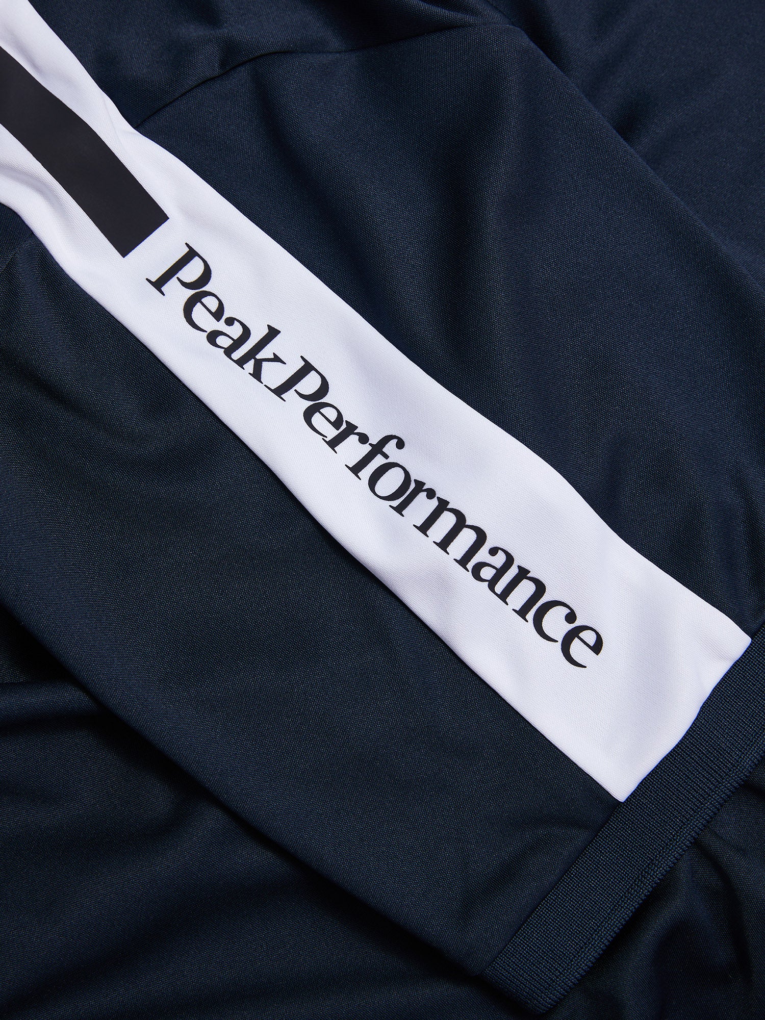 Peak Performance Men's Player Golf Polo featuring lightweight performance fabric, breathable comfort, and an athletic fit for golf.