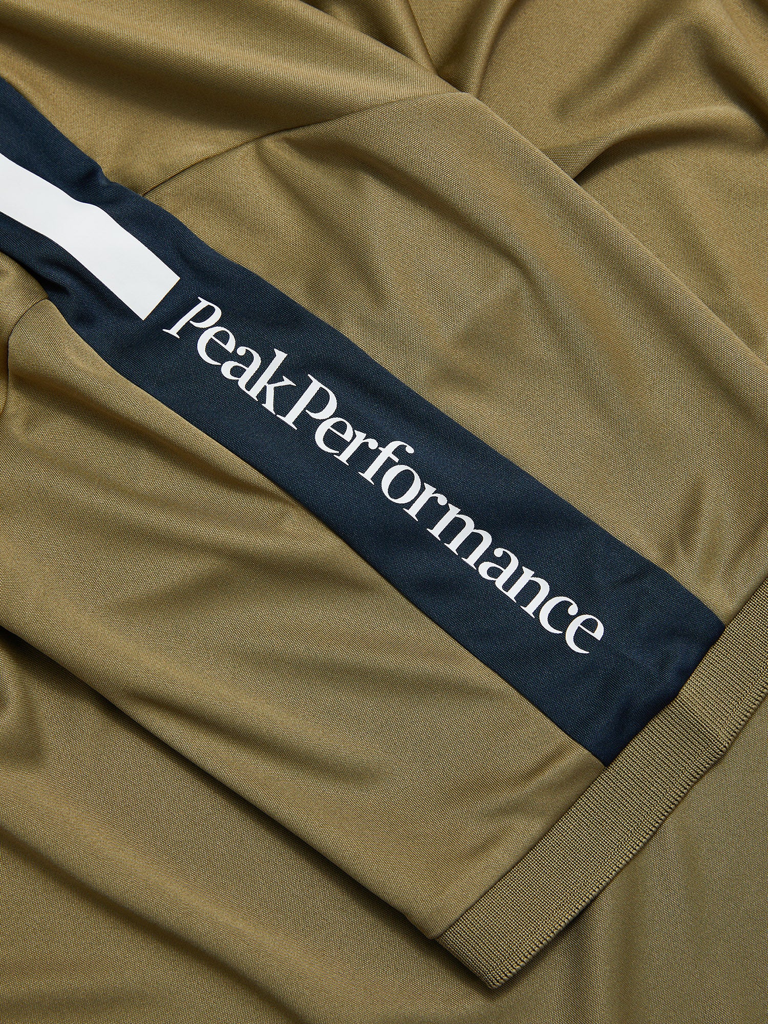 Peak Performance Men's Player Golf Polo featuring lightweight performance fabric, breathable comfort, and an athletic fit for golf.