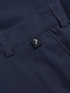 Peak Performance Men's Player Golf Shorts featuring lightweight stretch fabric, breathable comfort, and a modern athletic fit.