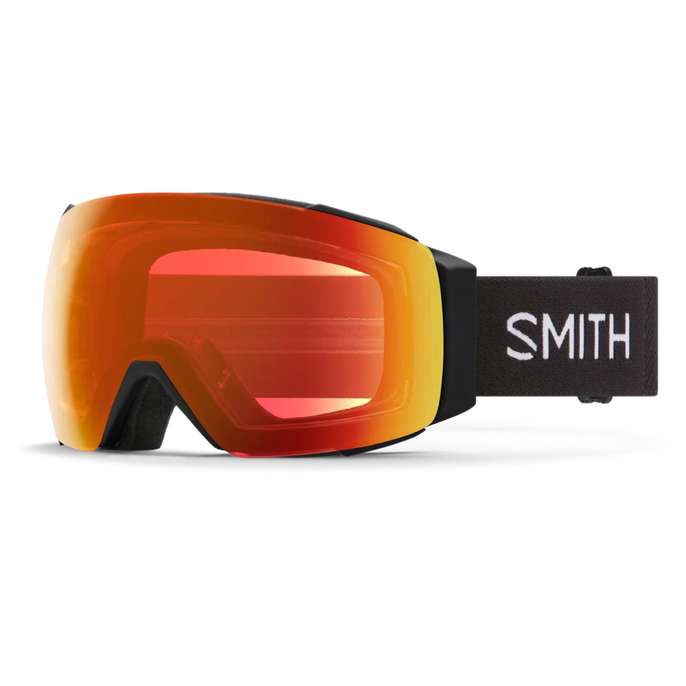 Front view of the Smith I/O MAG Goggles featuring a spherical Carbonic-x ChromaPop lens, integrated magnetic MAG retention levers, triple-layer DriWix face foam, and a silicone-backed QuickFit strap.