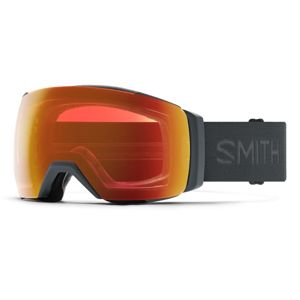 Front view of the Smith I/O MAG XL Low Bridge Fit Goggles featuring an oversized OTG-compatible frame, modified low-bridge face foam contours, spherical Carbonic-x ChromaPop lens, integrated magnetic MAG retention levers, and a silicone-backed QuickFit strap.